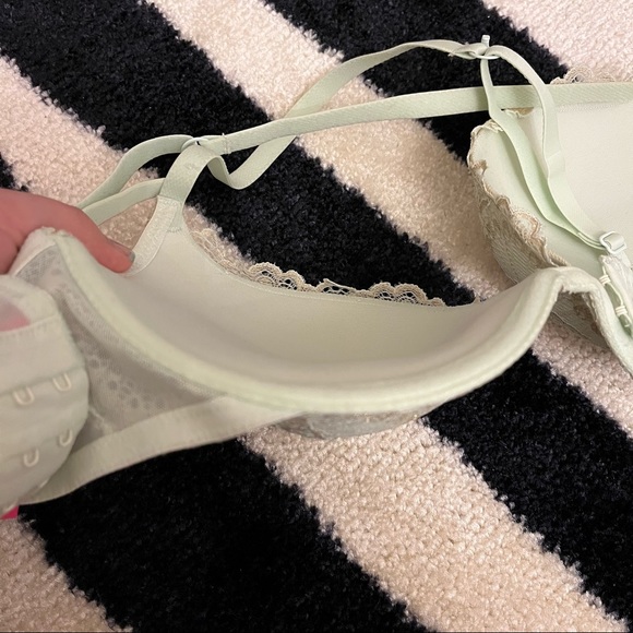 Brand New! La Senza Beyond Sexy - 32D bra with laced cup mint with gold lace - Picture 5 of 10